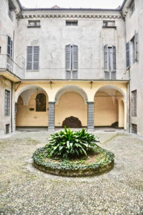 Two rooms apartment in Palazzo Malaspina Piacenza